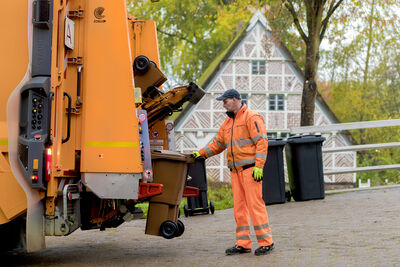 Foto der Müllwerker bei der Arbeit